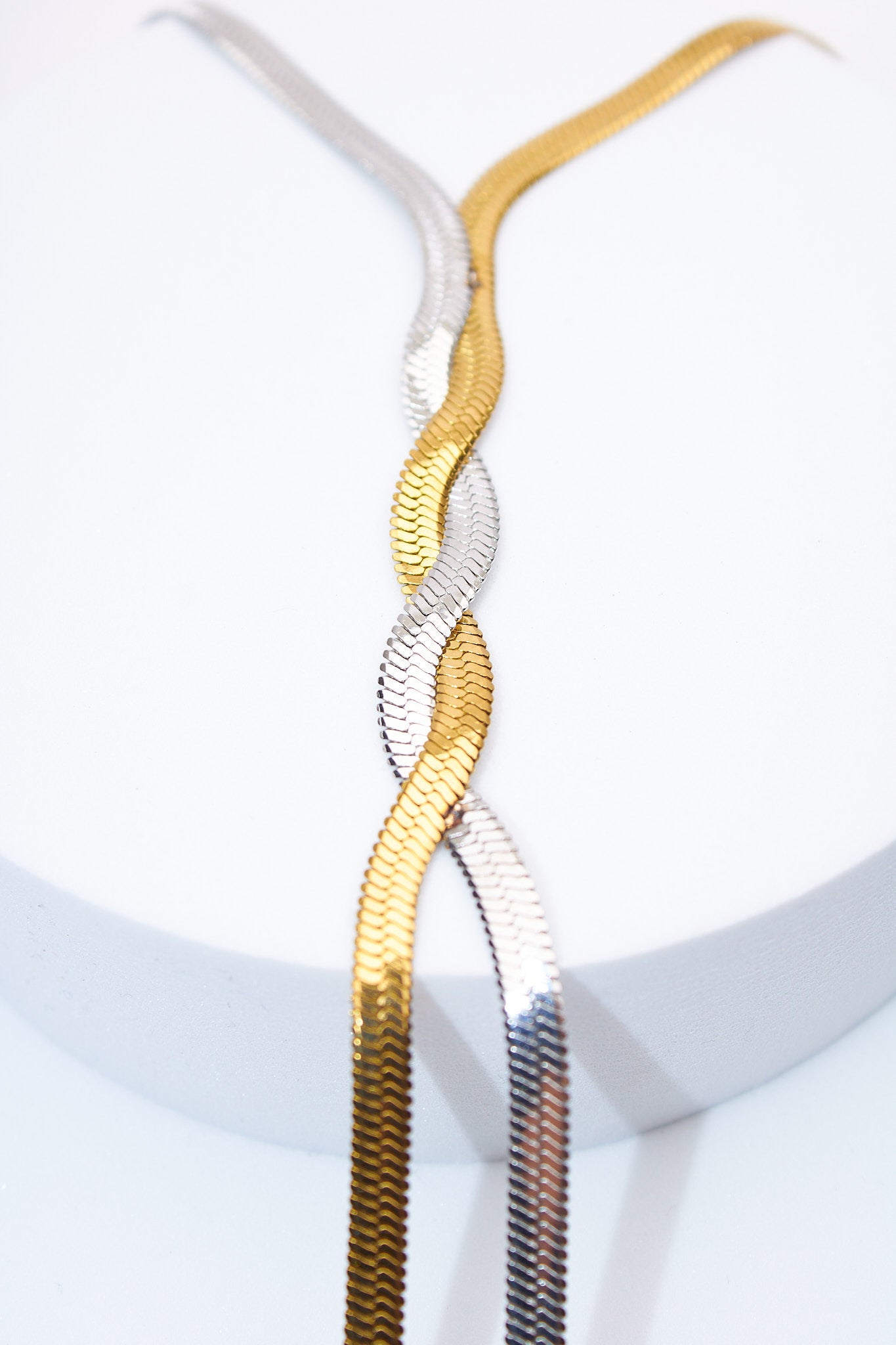 Collar serpiente trenzado bicolor — baño dorado y plateado