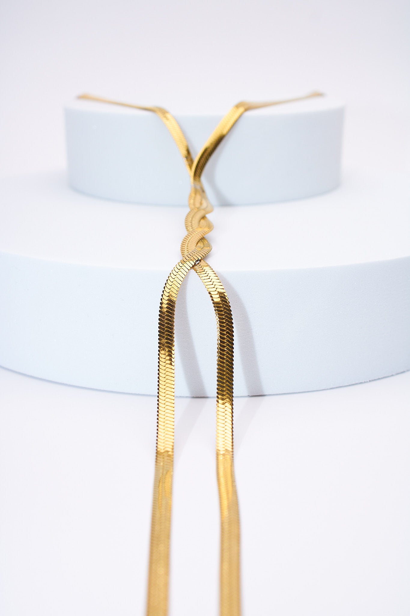 Collar serpiente trenzado dorado — baño dorado