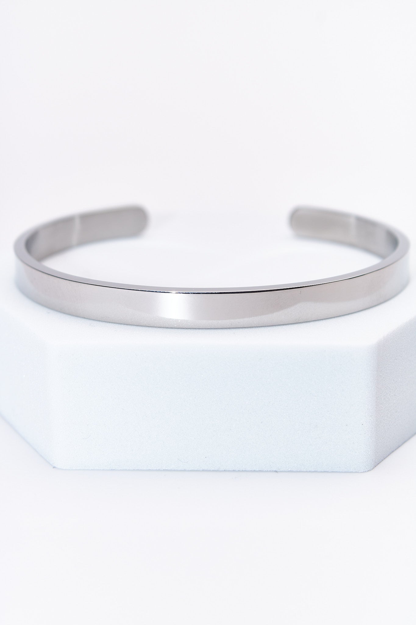 Pulsera rígida lisa plateada — acero inoxidable