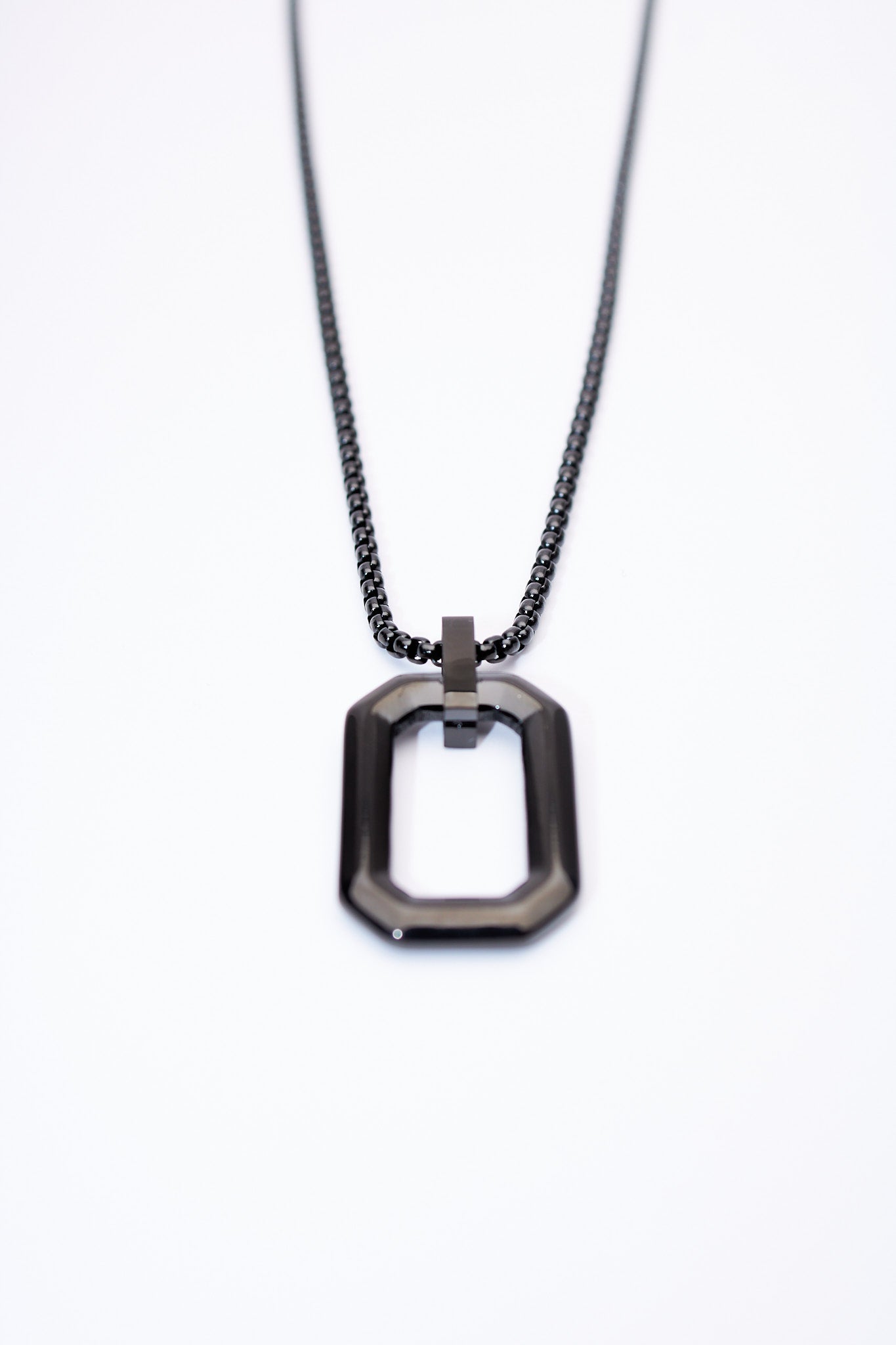 Collar placa octogonal hueca — acero negro