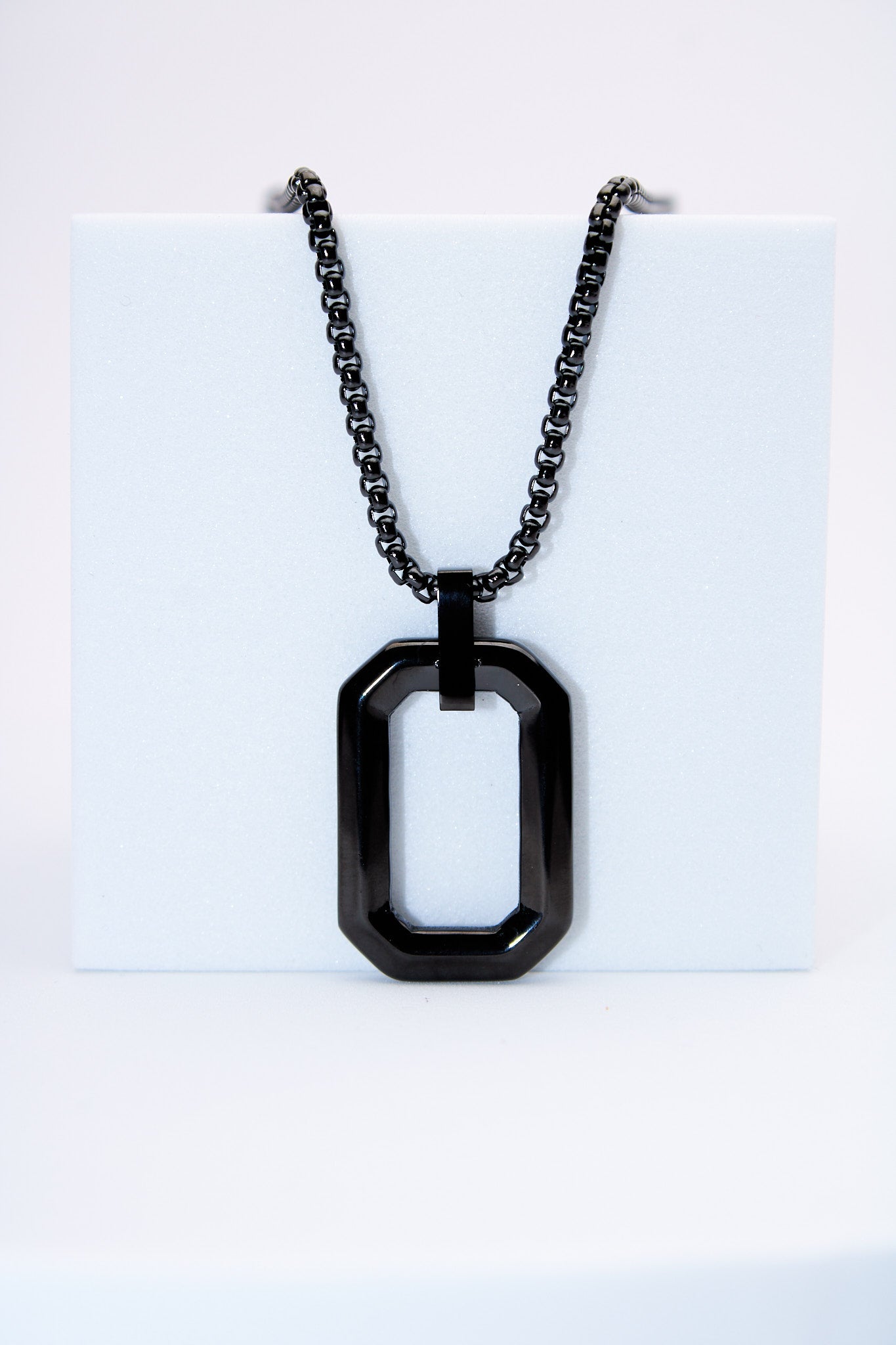 Collar placa octogonal hueca — acero negro