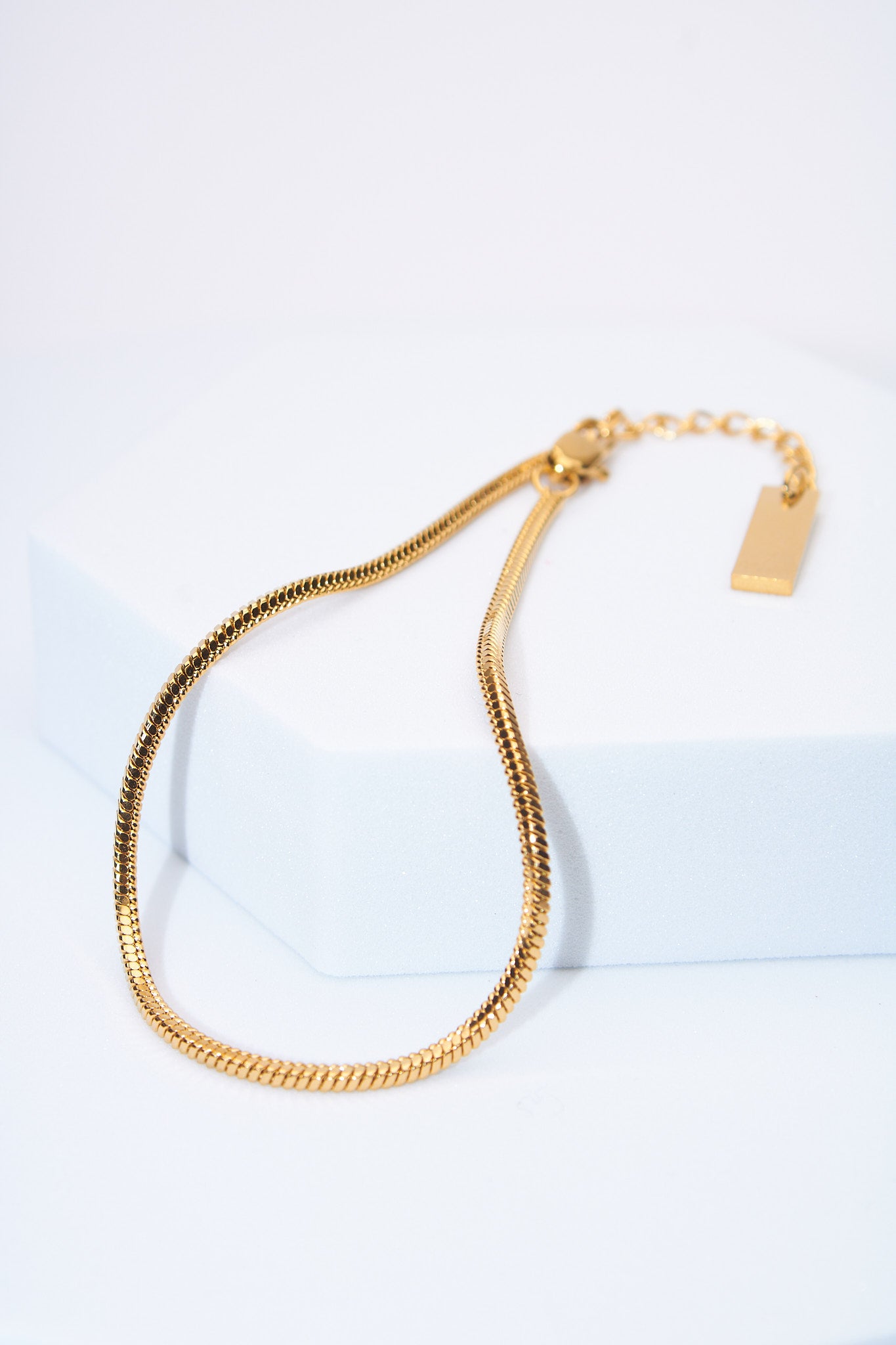 Pulsera cadena serpiente dorada — extensión ajustable