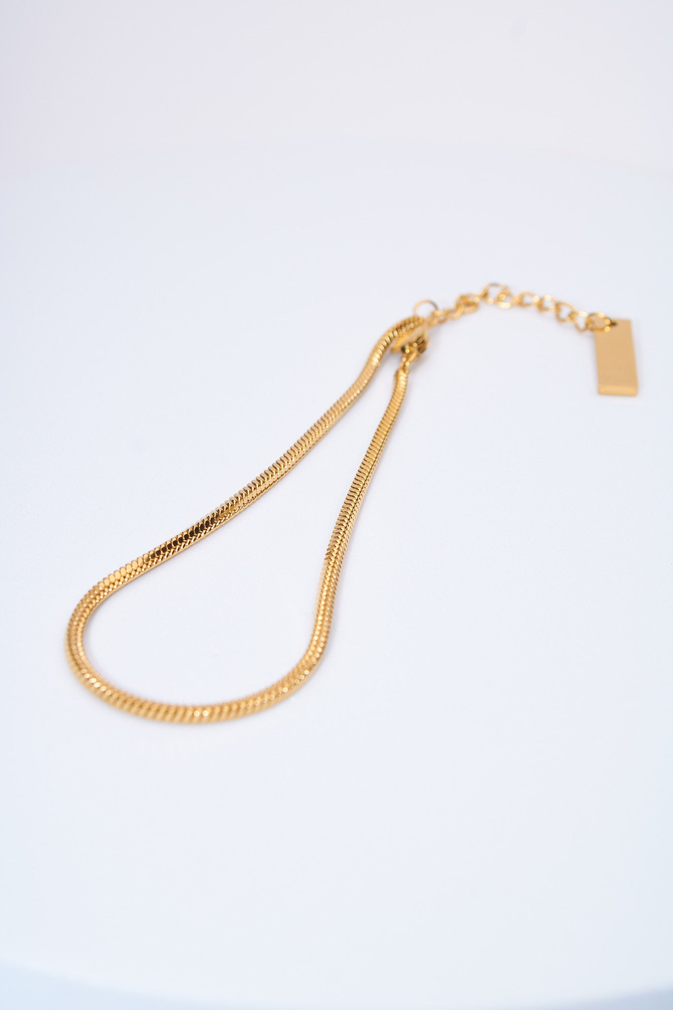 Pulsera cadena serpiente dorada — extensión ajustable