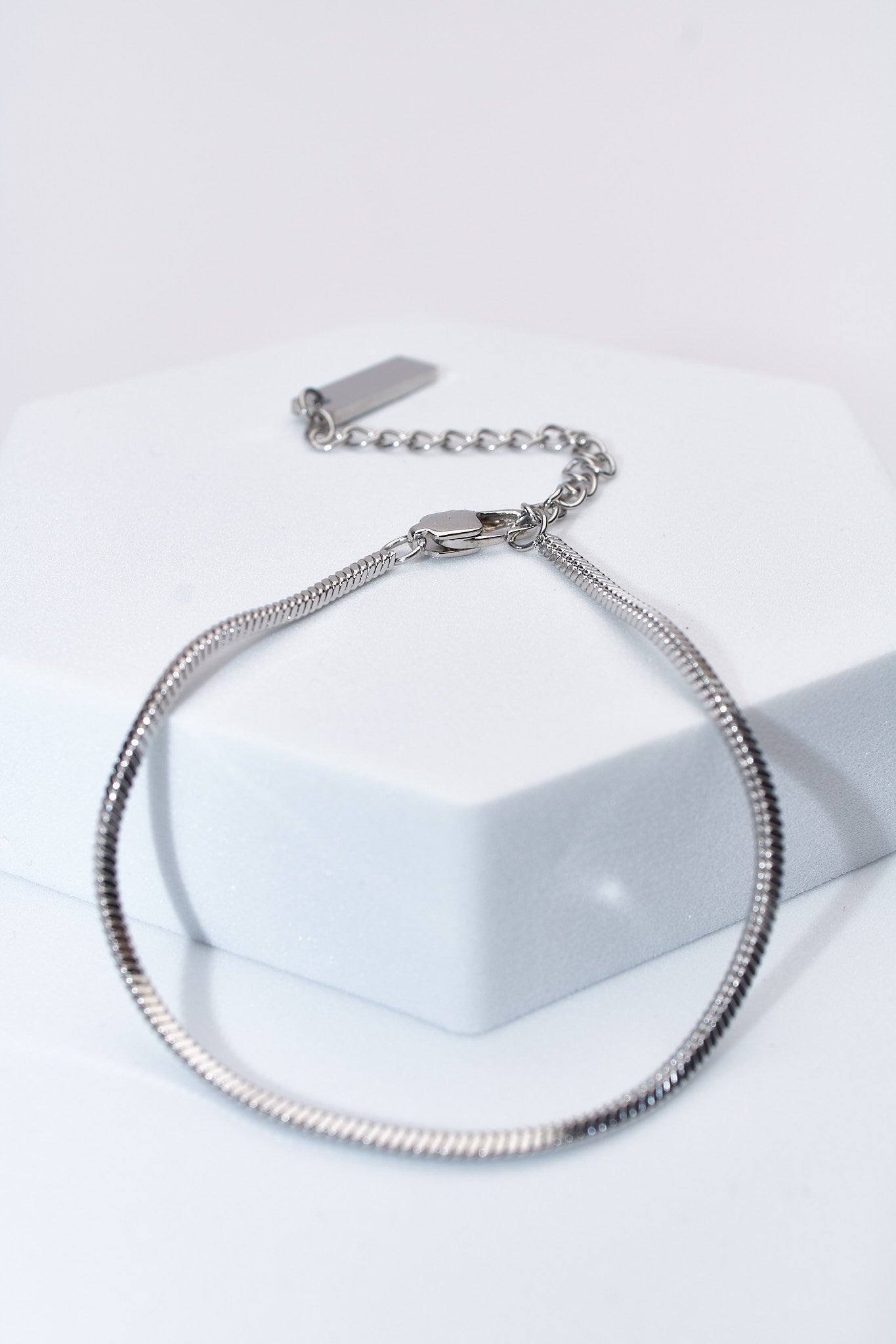 Pulsera cadena serpiente plateada — extensión ajustable