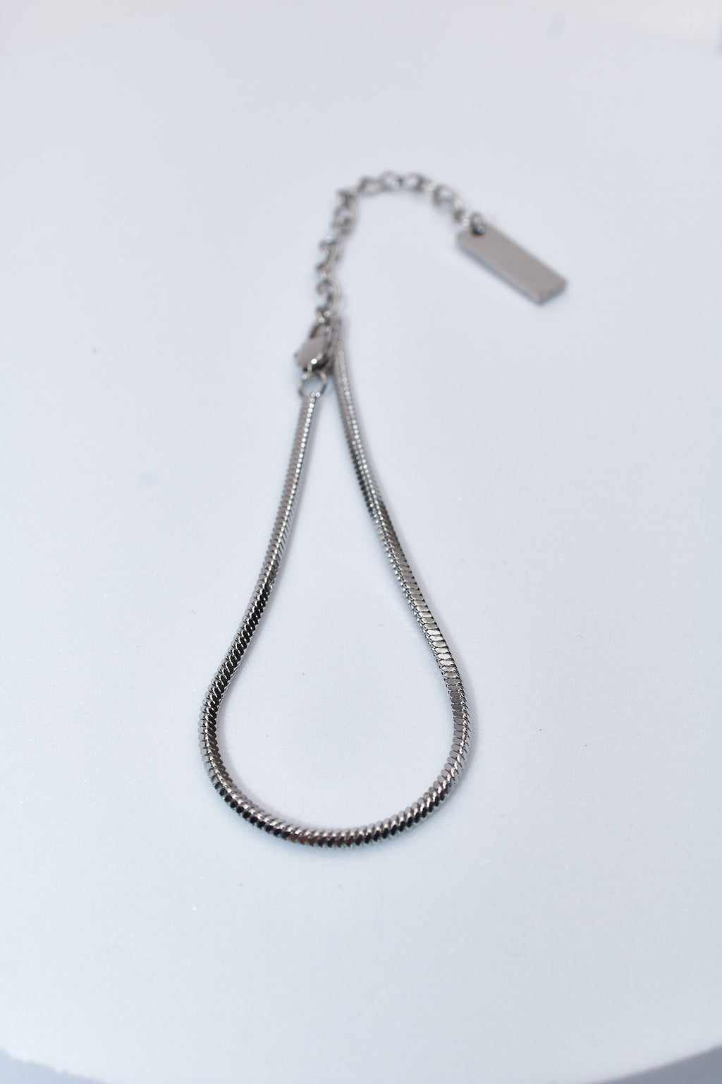 Pulsera cadena serpiente plateada — extensión ajustable