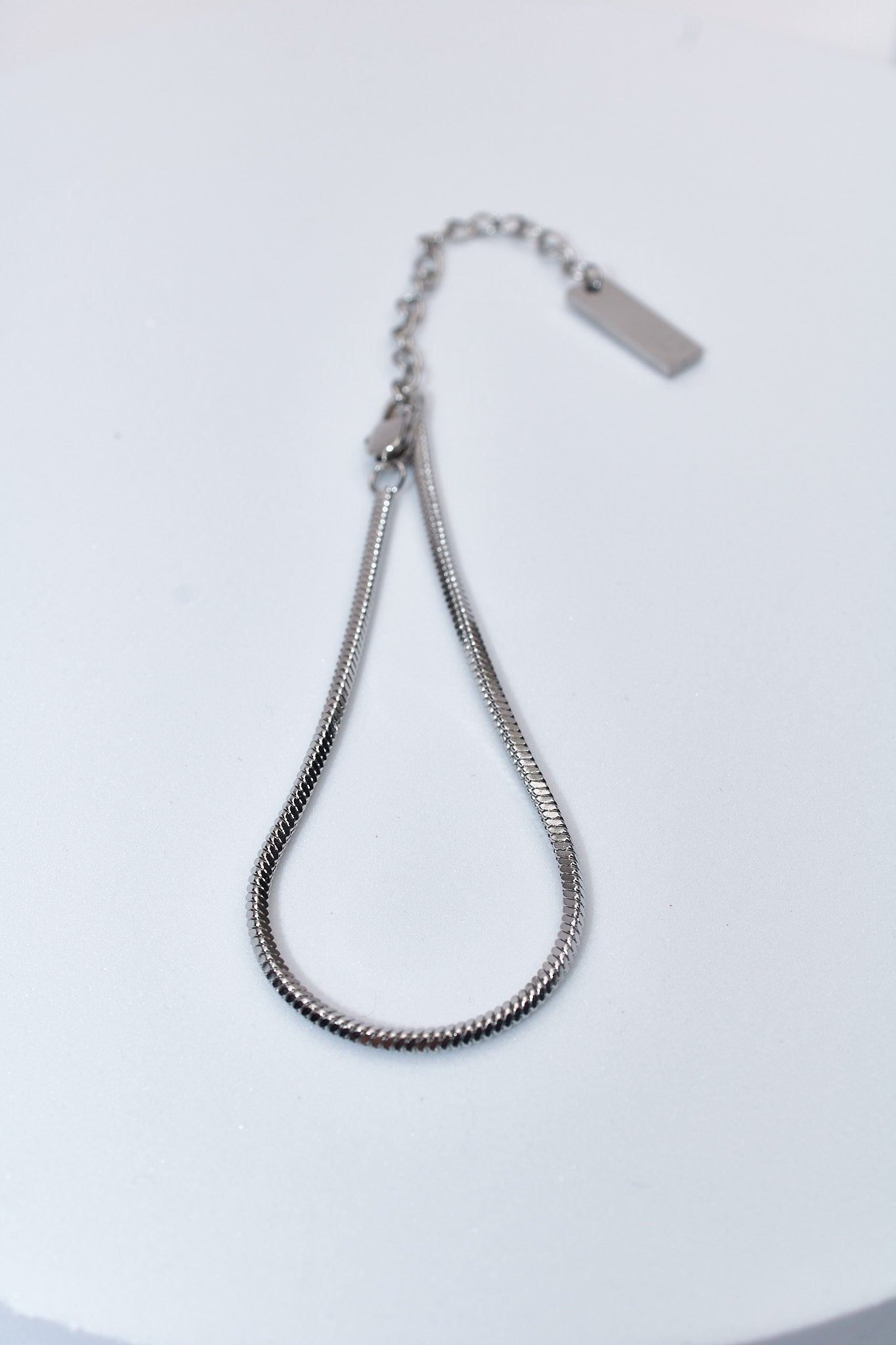 Pulsera cadena serpiente plateada — extensión ajustable