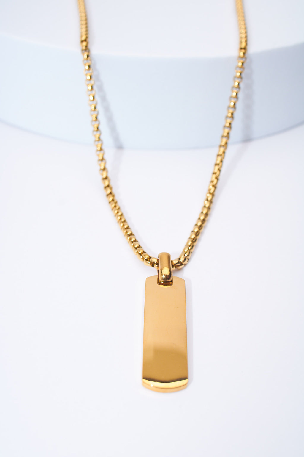 Collar placa rectangular dorada — acero inoxidable