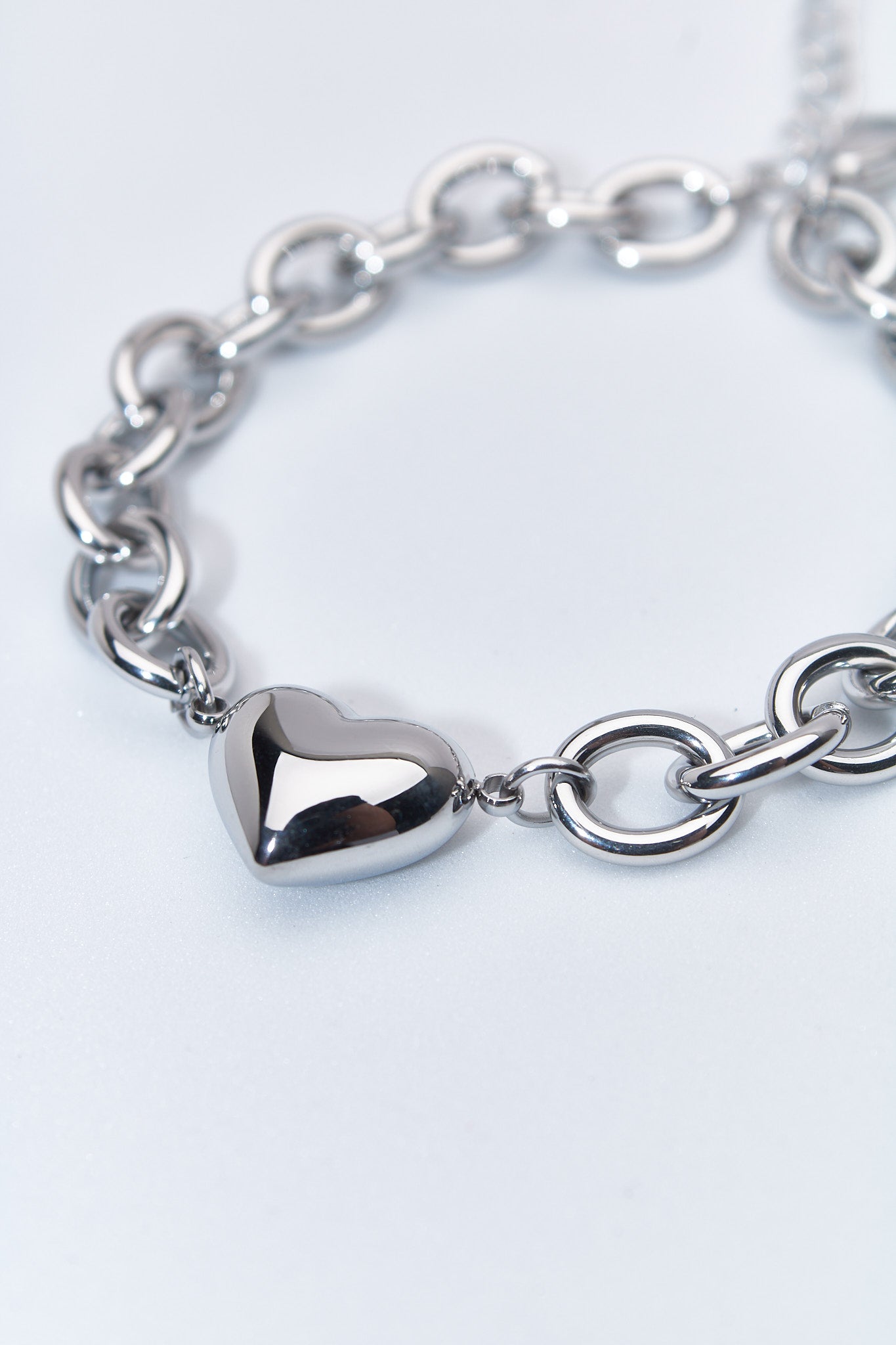 Pulsera cadena eslabón con corazón sólido — acero inoxidable plateado