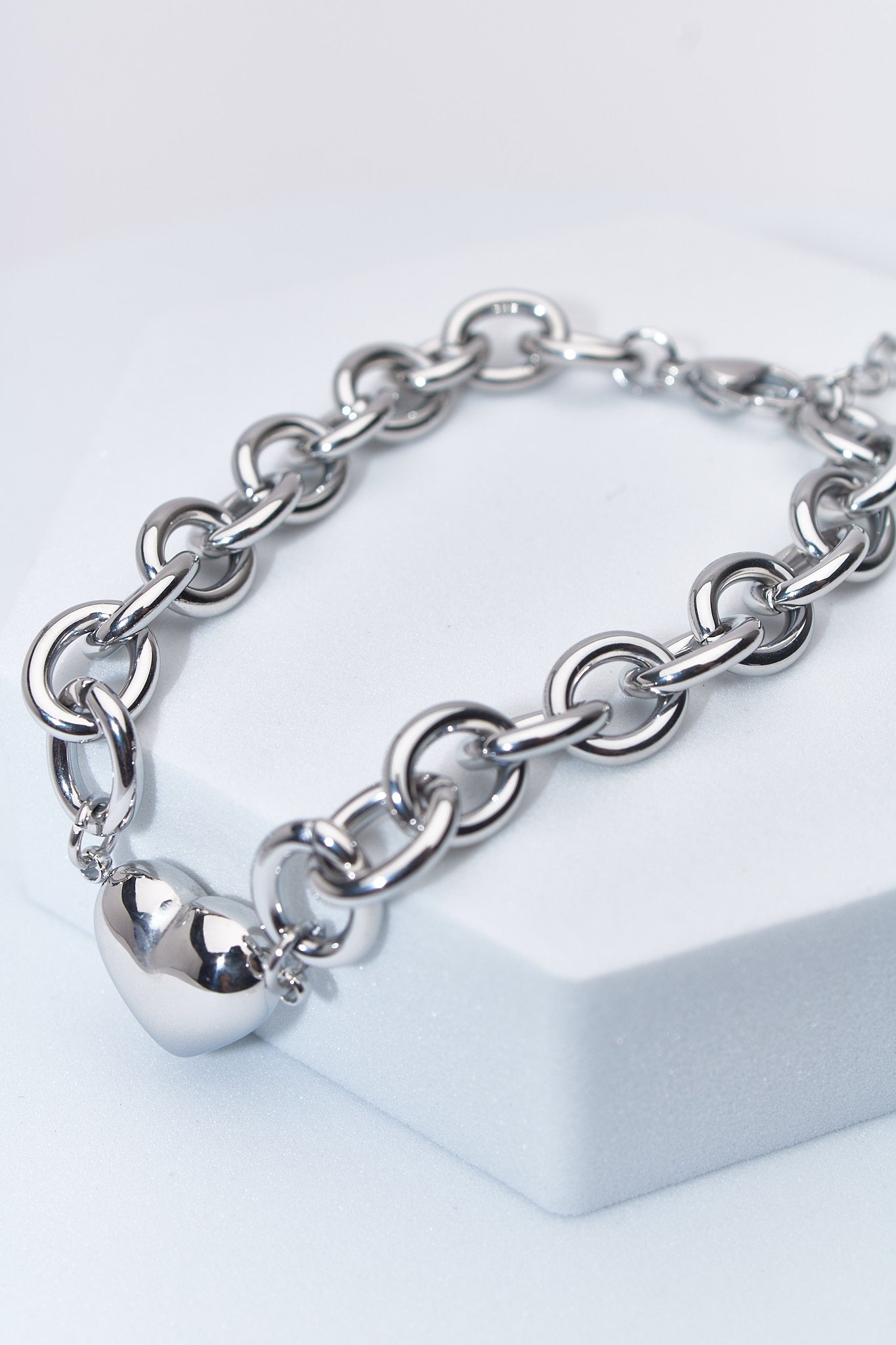 Pulsera cadena eslabón con corazón sólido — acero inoxidable plateado