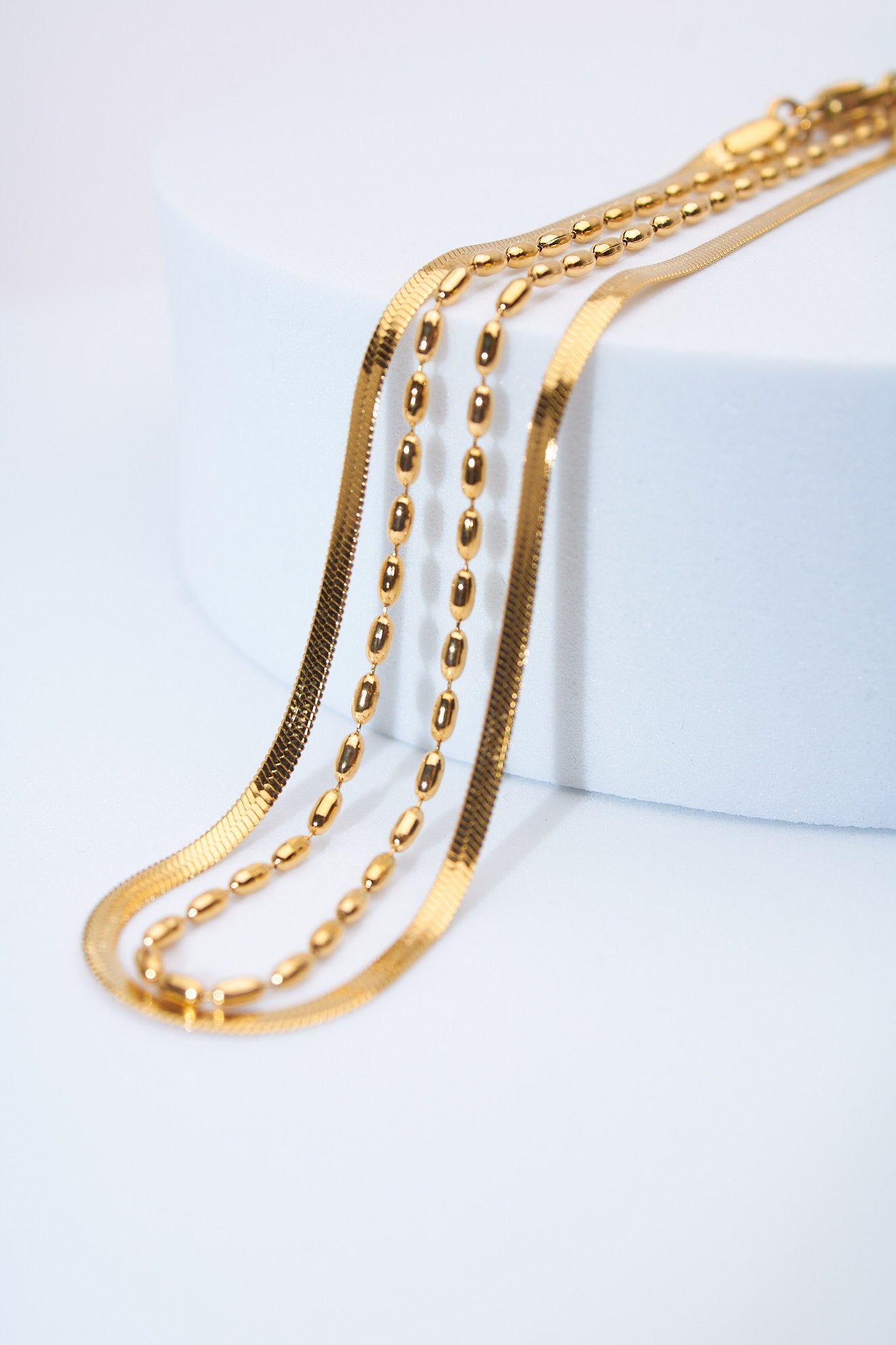 Pulsera doble capa serpiente + eslabón oval dorada