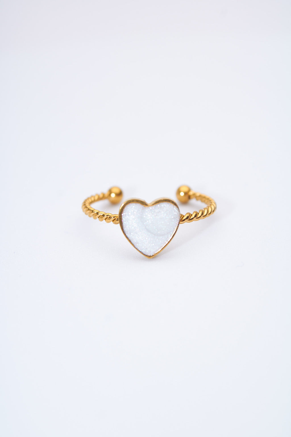 Pulsera abierta trenzada con corazón esmaltado blanco nacarado