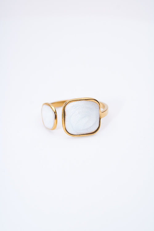 Anillo abierto doble con óvalos esmaltados blanco nacarado