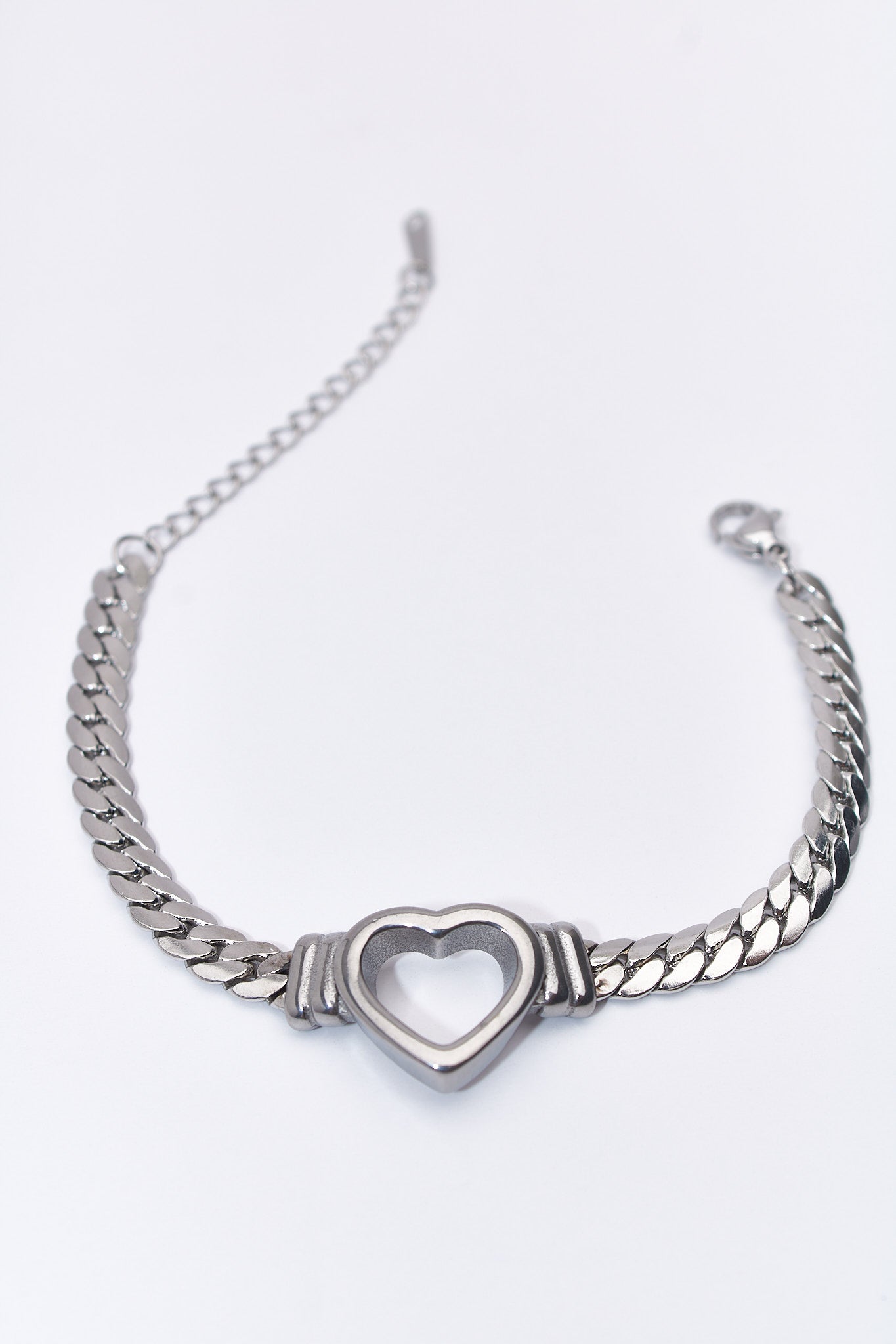 Pulsera eslabón con corazón hueco plateado