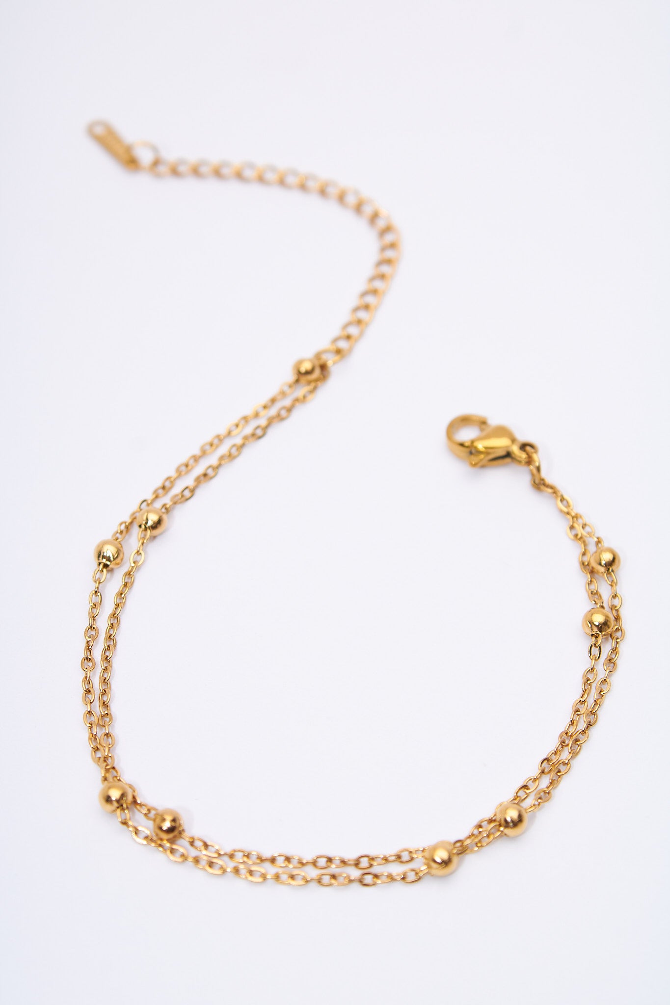 Pulsera doble capa con bolitas móviles — baño dorado