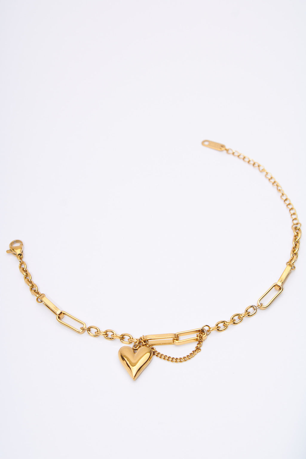 Pulsera eslabón mixto con corazón macizo — baño dorado