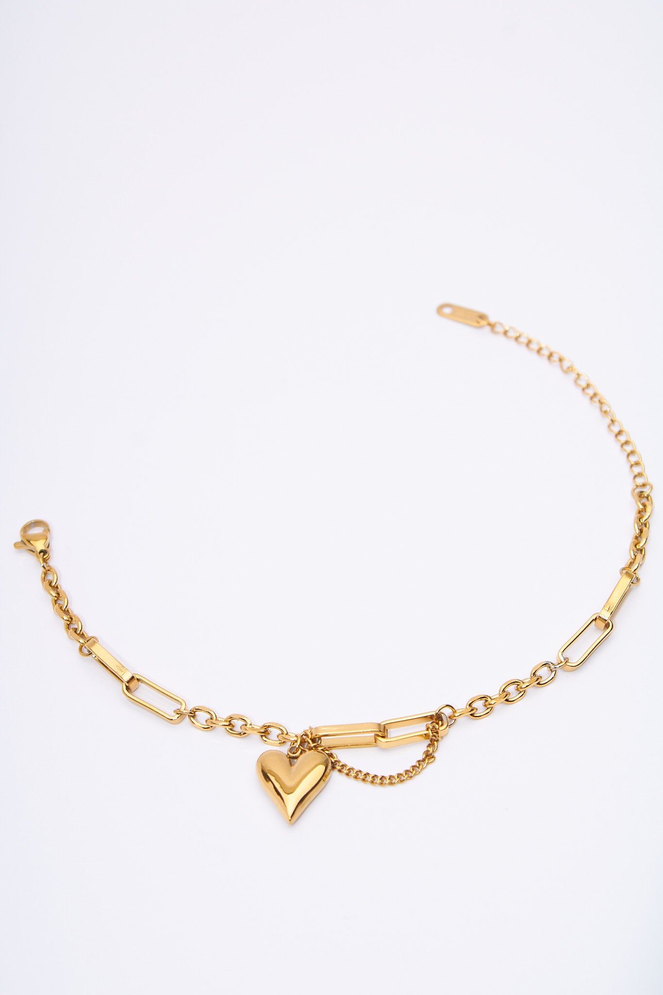 Pulsera eslabón mixto con corazón macizo — baño dorado