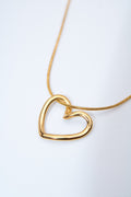 Collar corazón abierto dorado — cadena serpiente