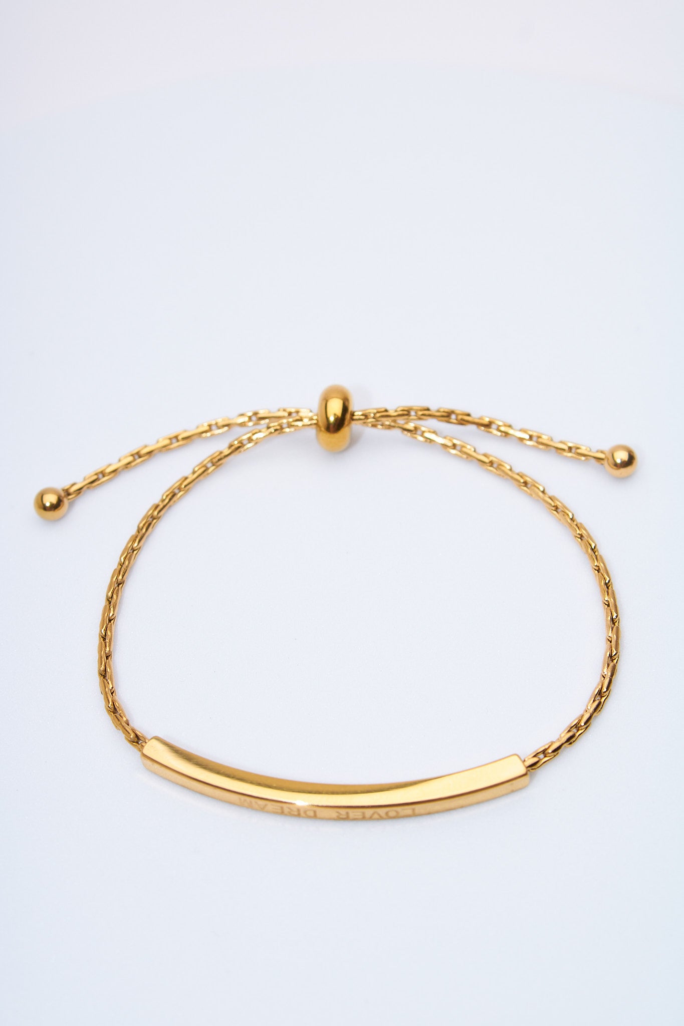 Pulsera ajustable barra curva dorada — cierre deslizante