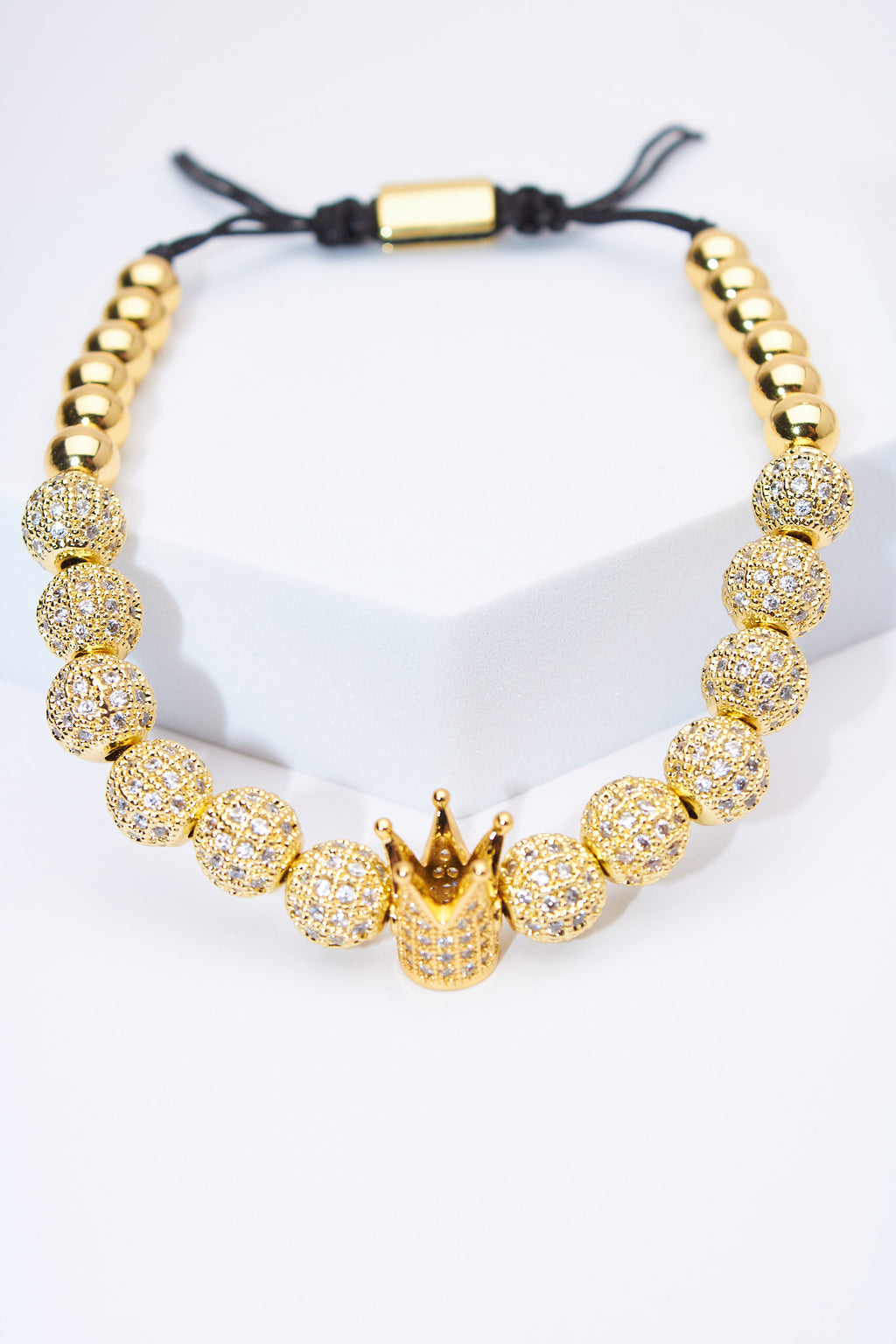 Pulsera ajustable de cuentas pavé doradas con corona