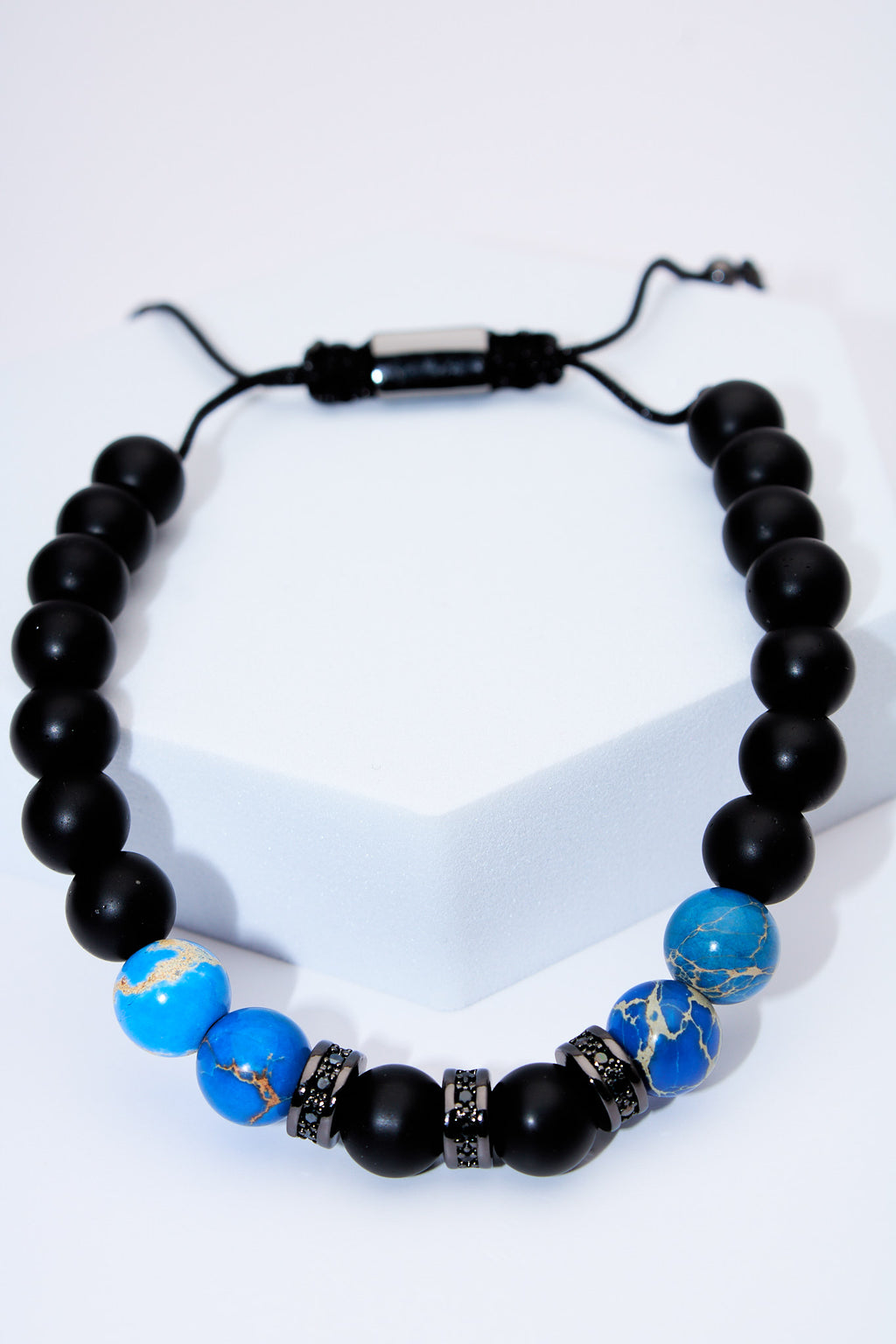 Pulsera de cuentas negras y turquesa con separadores pavé