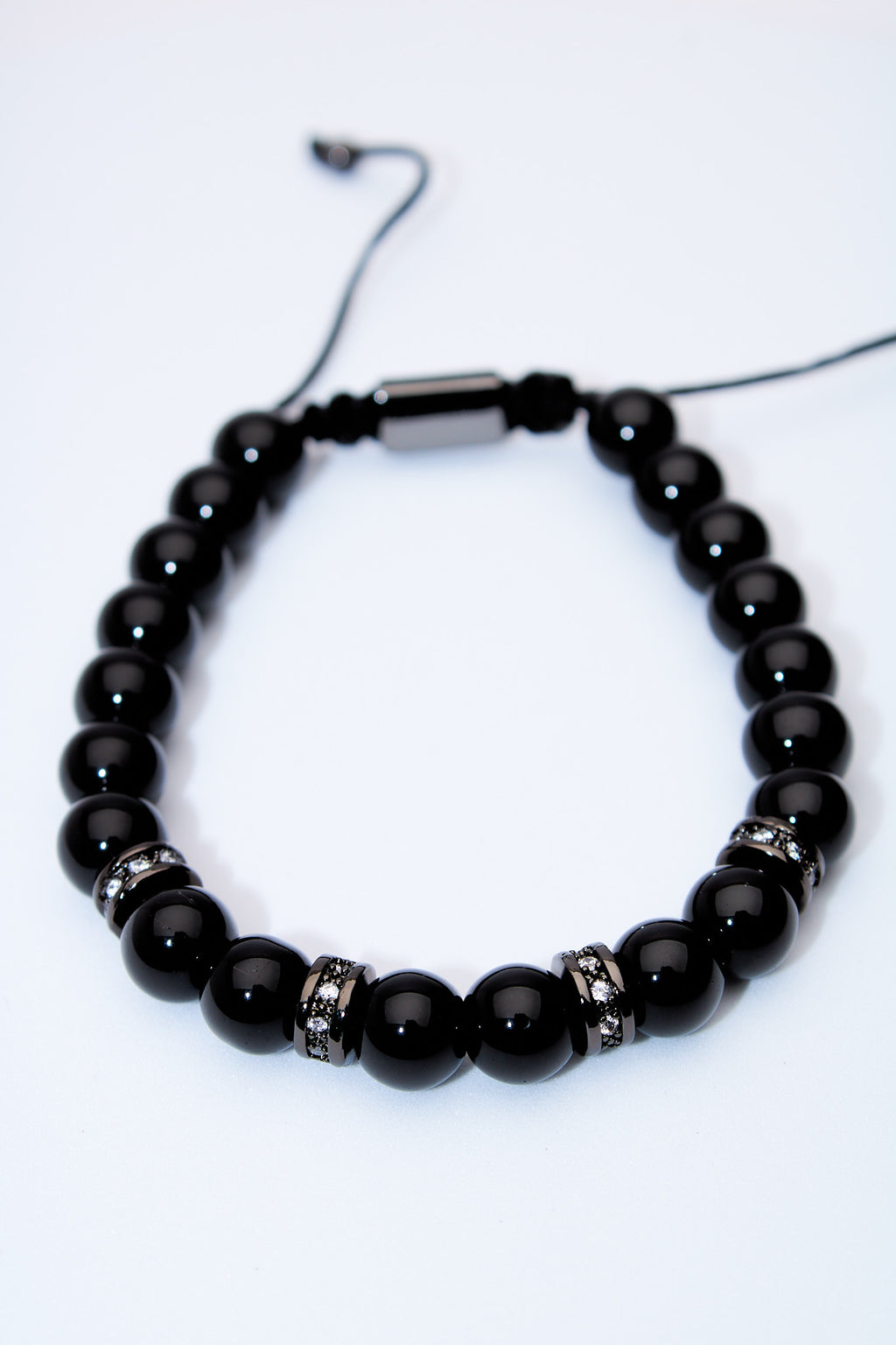 Pulsera ajustable ónix con separadores pavé plateados