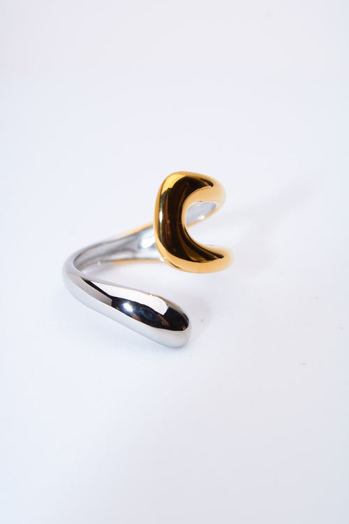 Anillo abierto doble tono — acabado dorado y plateado