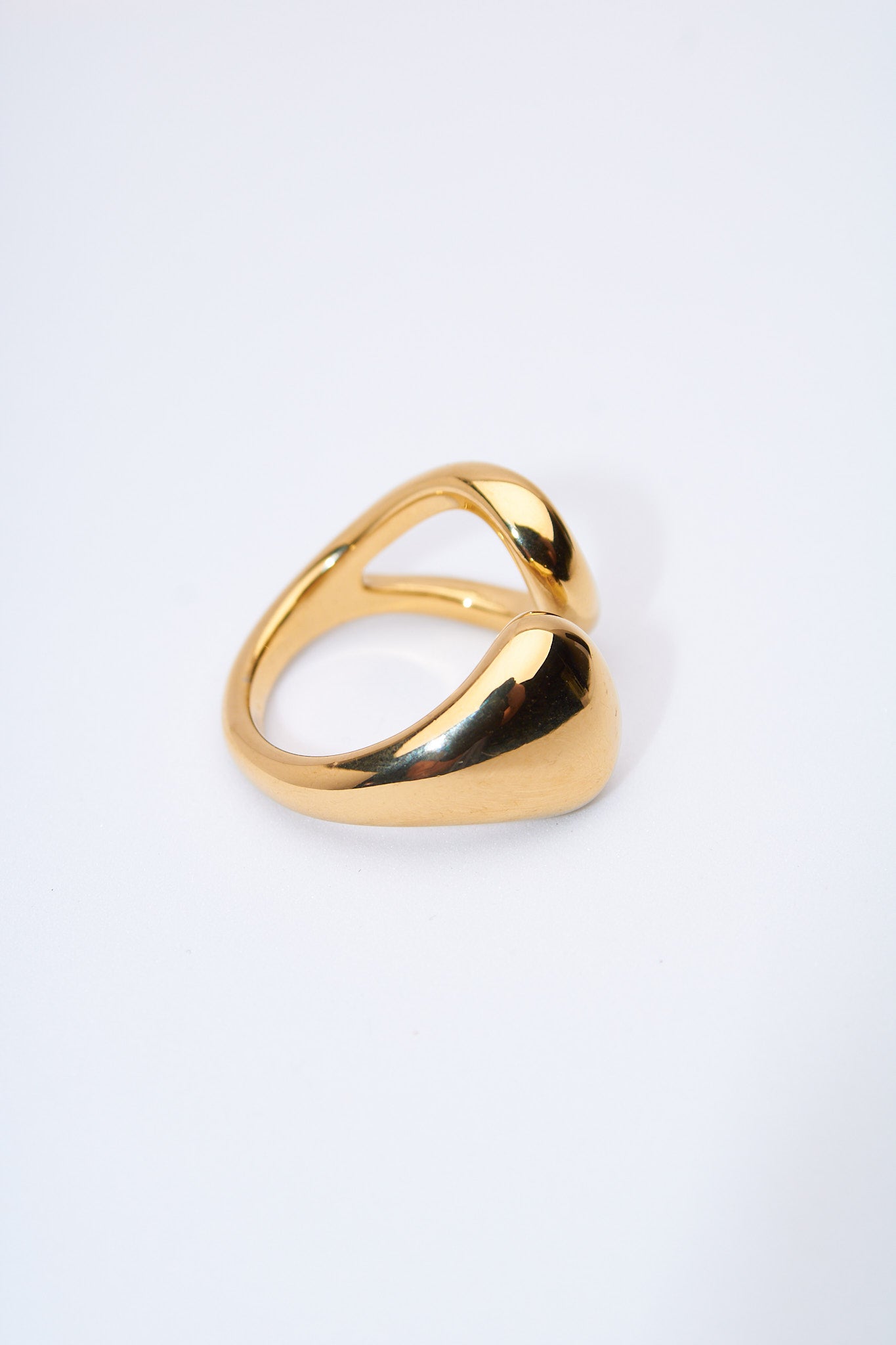 Anillo abierto doble elemento dorado — ajustable