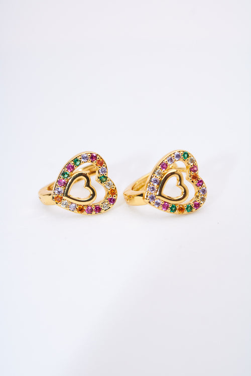 Aretes huggie corazones multicolor pavé — baño dorado