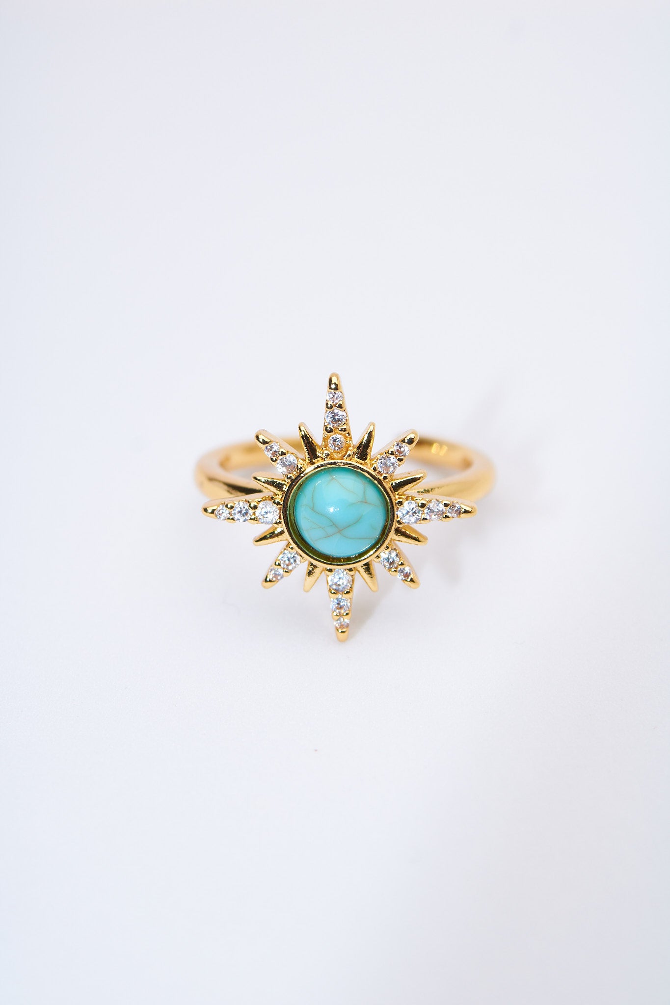 Anillo sol radiante con piedra turquesa — baño dorado
