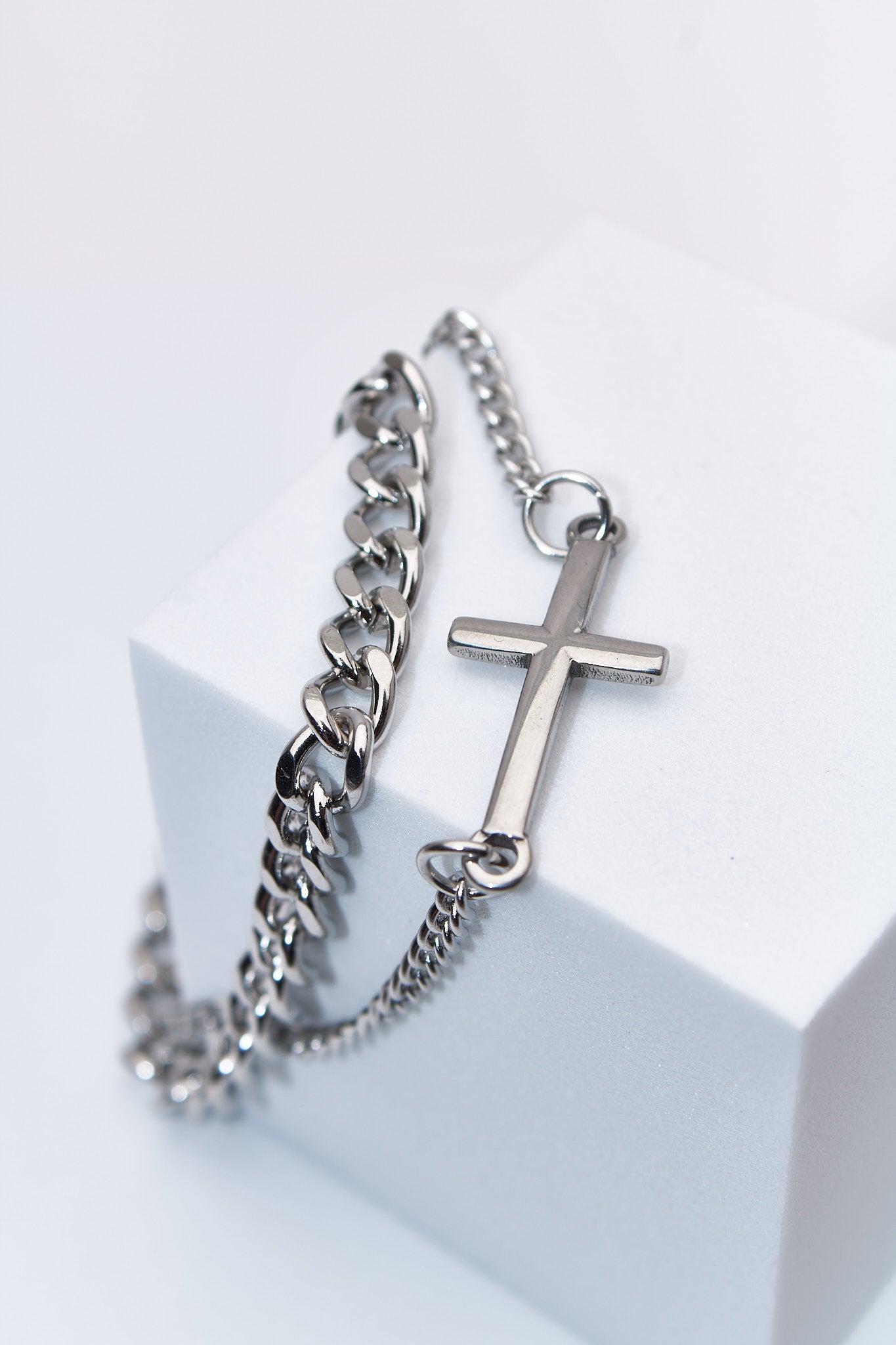 Pulsera doble capa con cruz horizontal