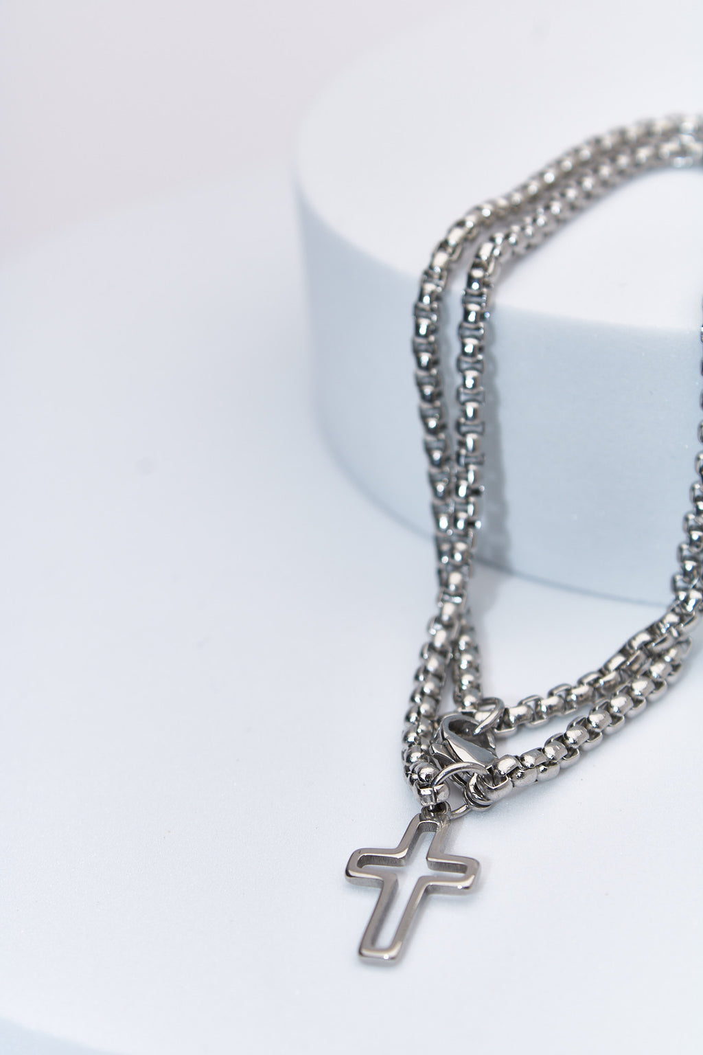 Pulsera doble capa con cruz hueca