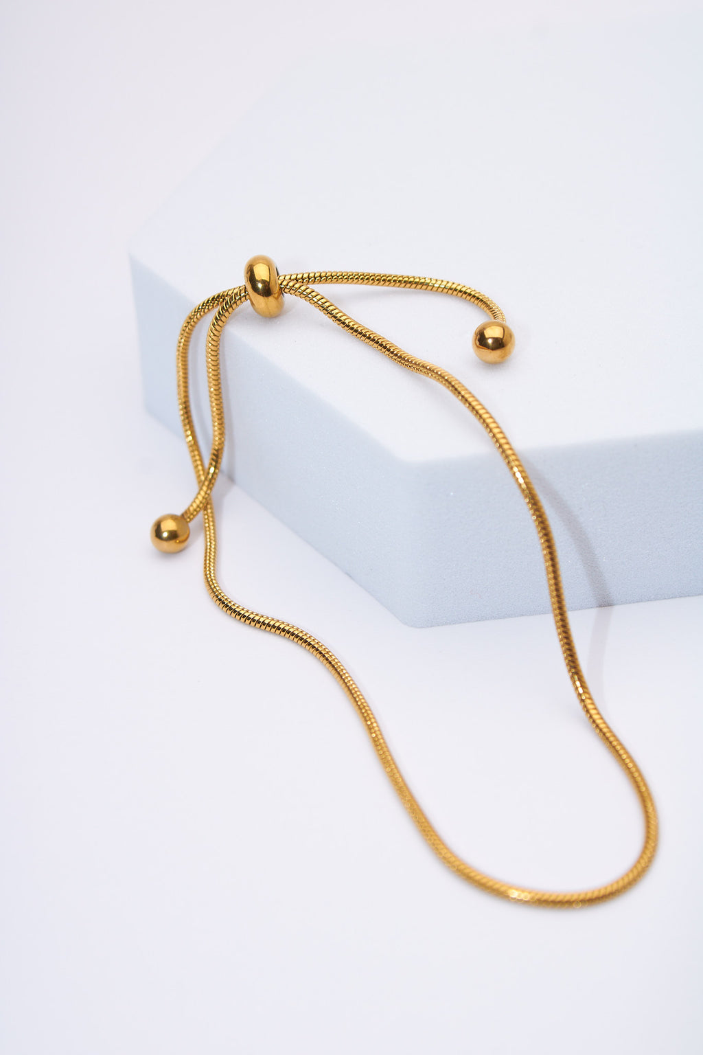 Pulsera ajustable serpiente dorada — deslizador y terminales esféricos