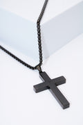 Collar cruz grabada negra — acero inoxidable