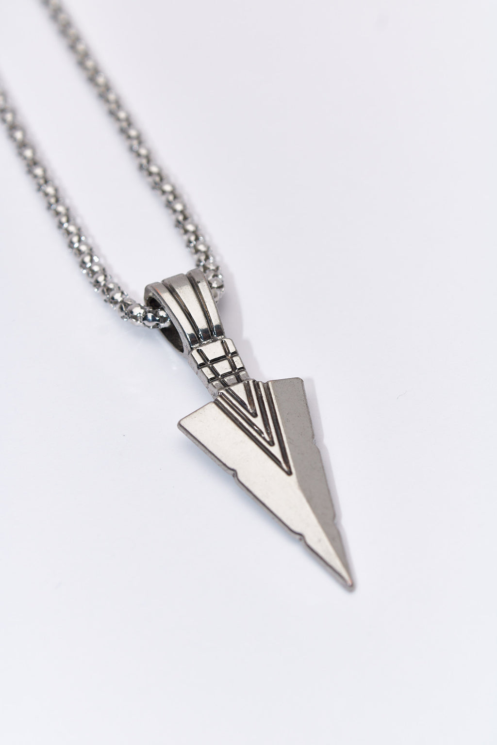 Collar colgante punta geométrica — acero inoxidable plateado