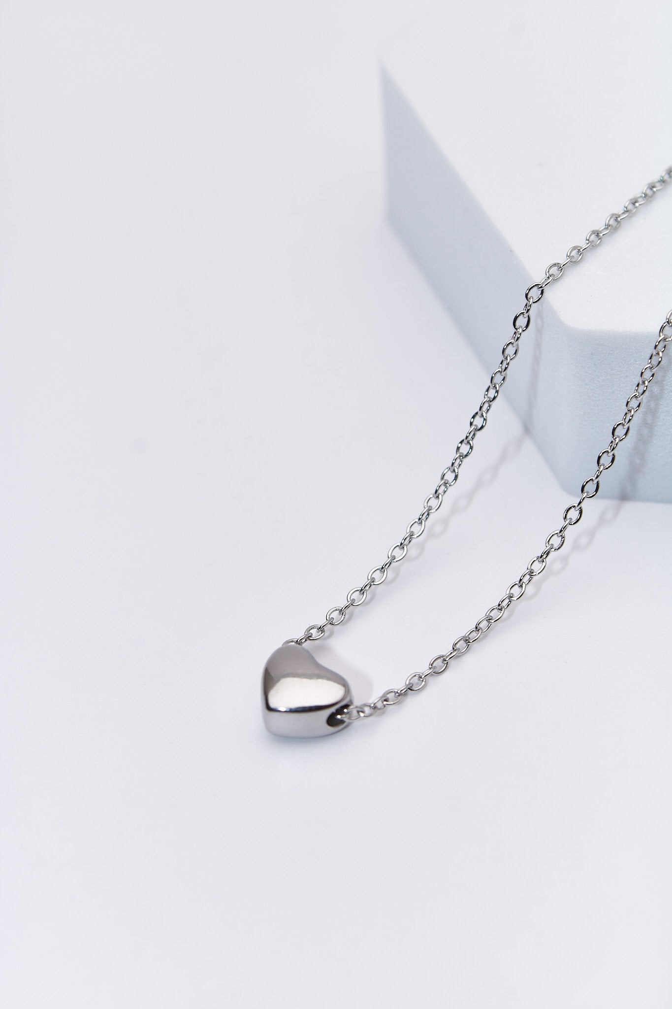 Collar corazón liso plateado — cadena eslabón