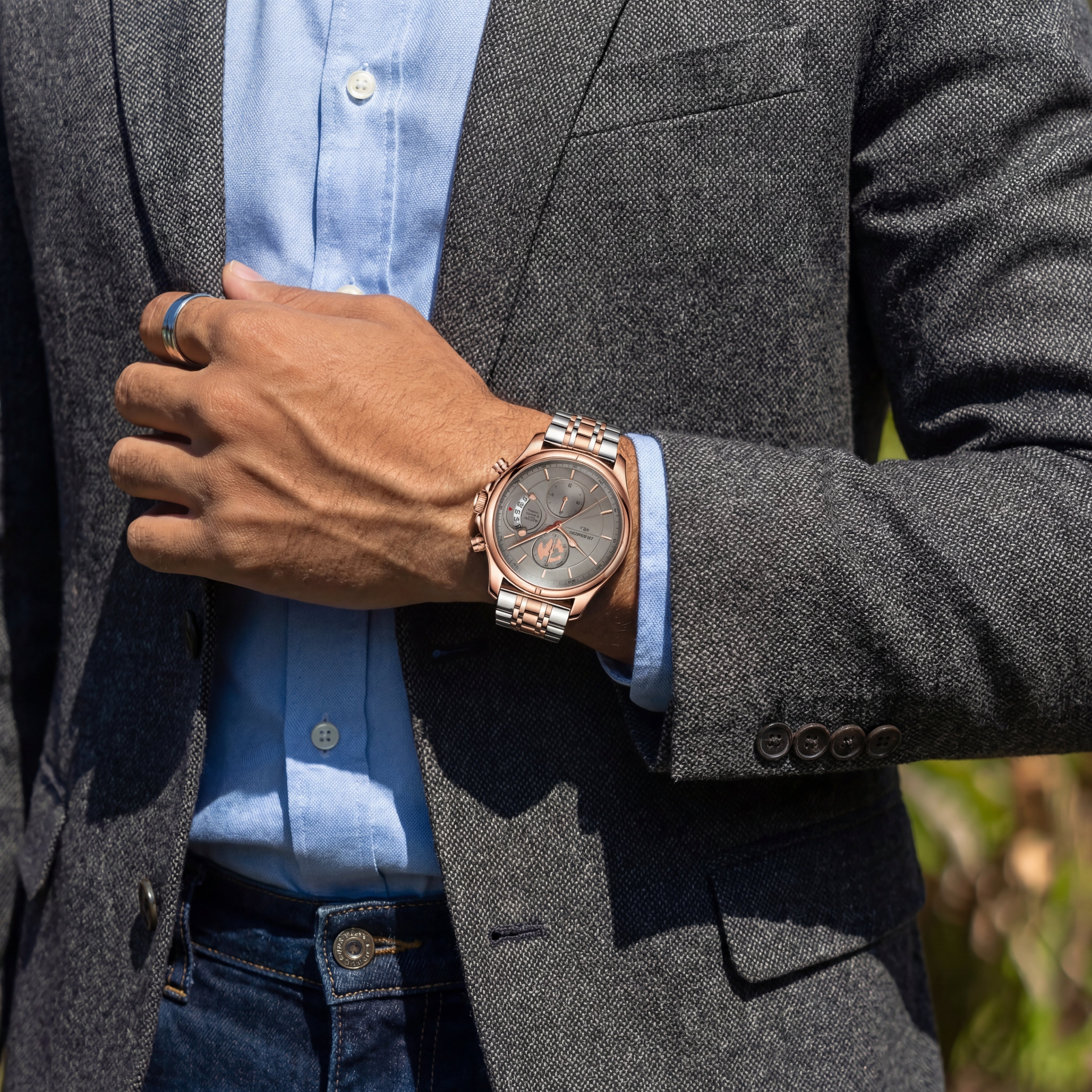 Poedagar Two-Tone Watch, Gray Dial with Map